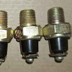 Датчик аварійного тиску мастила ММ111А