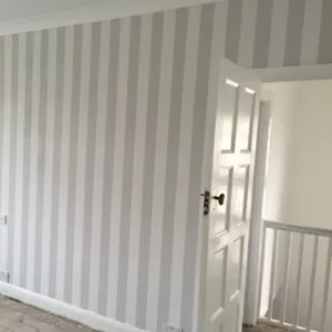 Поклейка стен обоями Киев 