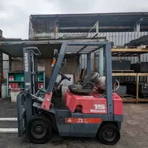 Газ-бензиновий навантажувач Nissan,  з напрацюванням 3757 мотогодин