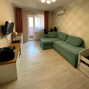 Продається 1-к квартира на Сахарова 44,  техніка,  меблі залишається.