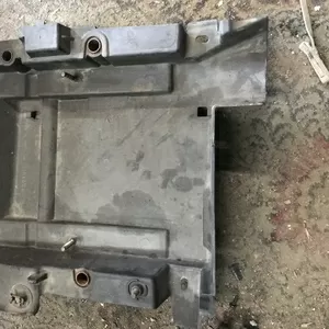 Бу полка под блок управления двигателем Renault Laguna 2,  8200003065