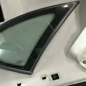Бу стекло в кузов заднее правое глухое Renault Scénic 1,  8200137028,  7700828372,  7700433887,  7700828373