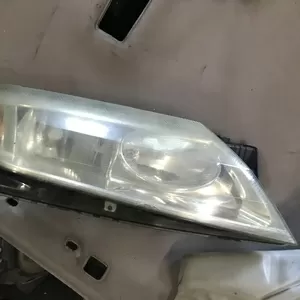 Бу корпус фары правый Renault Laguna 2,  8200002847,  дефект-трещинка,  крепления все целые