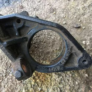 Бу кронштейн подшипника полуоси правой Renault 8200186845,  Laguna Megane Scenic 2