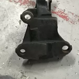 Бу кронштейн правой полуоси Renault 8200133511 Laguna 2 Trafic 1.9dci