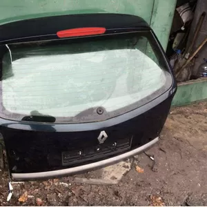 Б/у крышка багажника Renault Laguna 2,  8200041385,  7701472661 глухое стекло