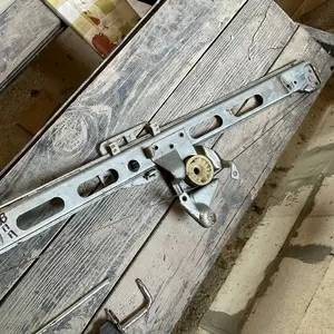 Бу стеклоподъемник Mercedes Benz W168 ,  A1687201246,  передний правый