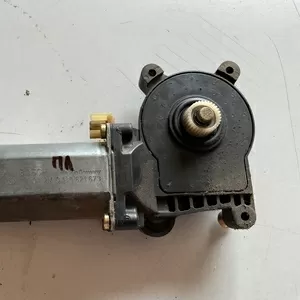 Бу двигатель стеклоподъемника передней левой двери Mercedes W168 A2108202542,  0130821673