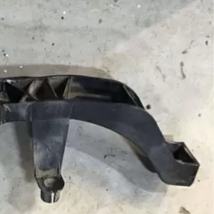 Бу кронштейн бампера правый Mercedes Benz W168,  A1688800414