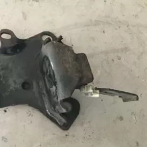Бу кронштейн задней балки правый Renault Megane 3 Fluence,  432150009R,  432158195R