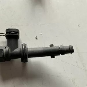 Б/у трубка,  штуцер клапана прокачки сцепления Renault 7700113066,  3085000QAB