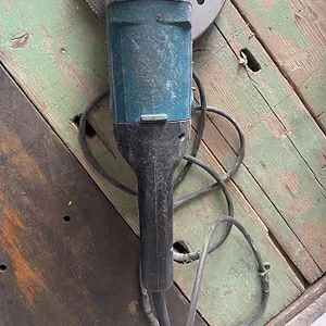 Продам «болгарку»  Makita 9069 вживану.
