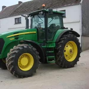 Трактор John Deere 7830