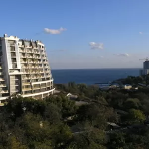 Сдам 2 комн. кварт. в 50м от моря,  Приморский р-н. Посуточно!