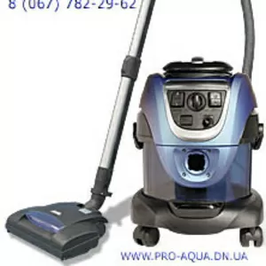 Пылесос без мешка для сбора пыли ProAqua очищает и увлажняет воздух. 