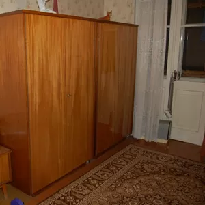 Продам два шкафа производства ГДР в хорошем состоянии.